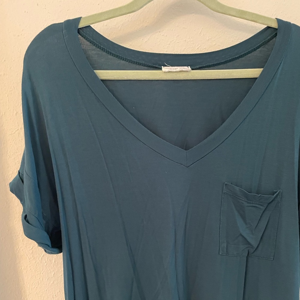 Women’s oversize v neck
